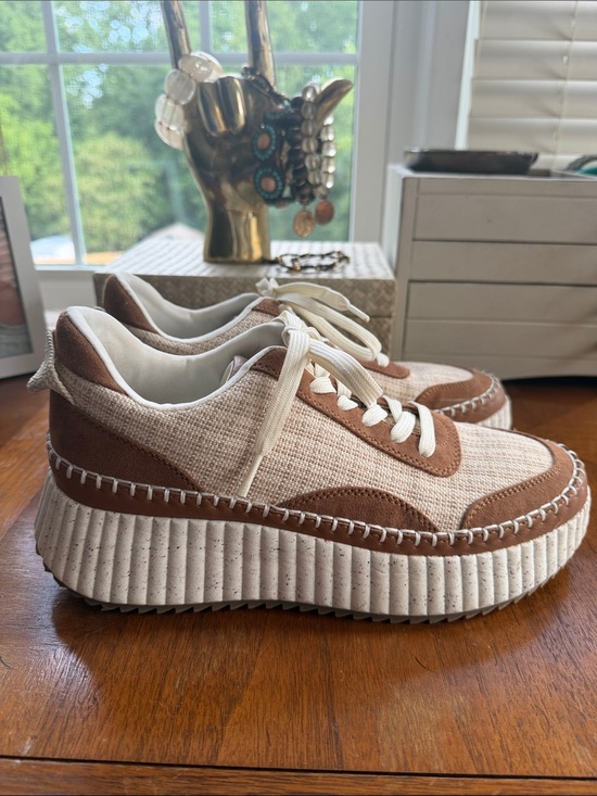 Universal Thread Shoes - Universal Thread Cream and Brown Platform Sneakers in excellent condition. 10
